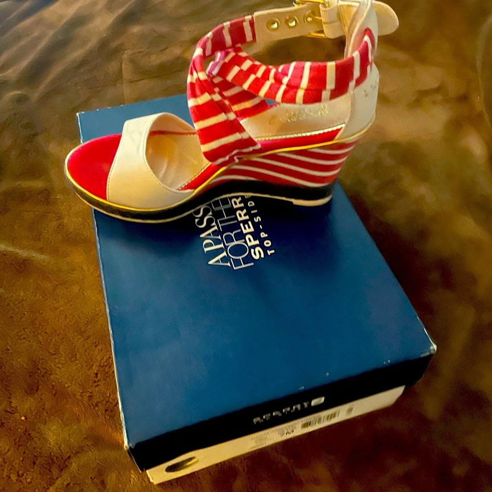 Red, white and blue Sperry top sider sandal 7M